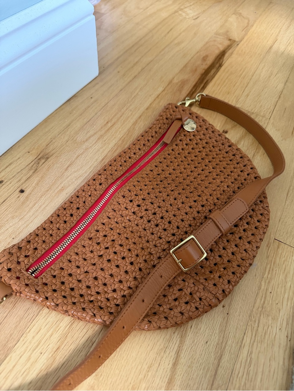 Clare V grande Fanny Crossbody in Tan with Red Zipper - Picture 2 of 9